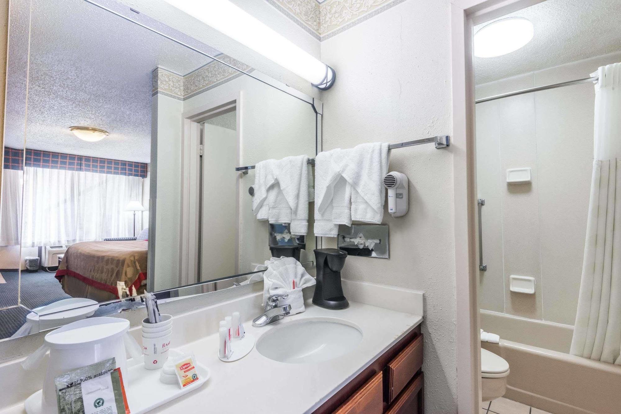 Ramada New Braunfels Hotel Bagian luar foto