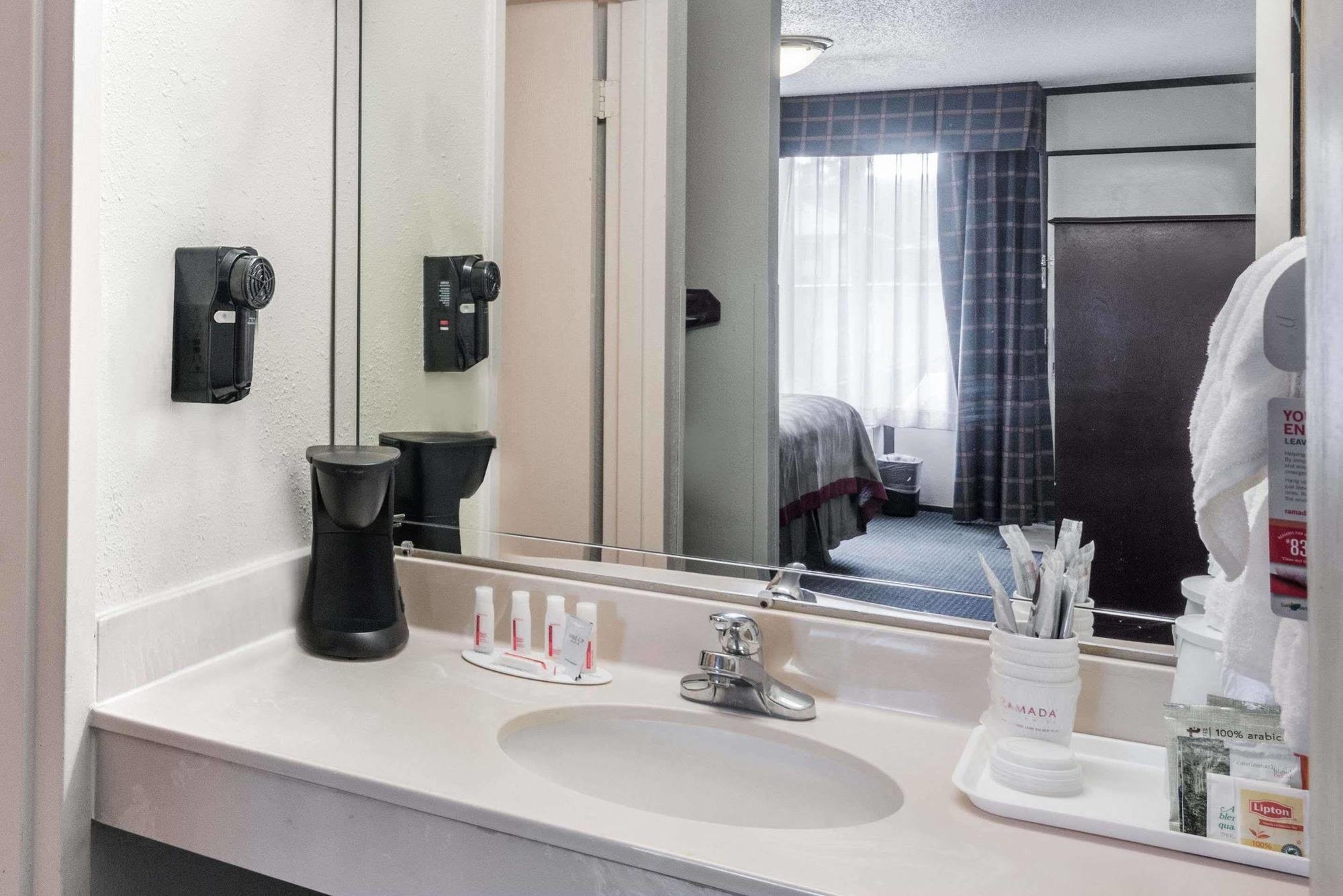 Ramada New Braunfels Hotel Bagian luar foto