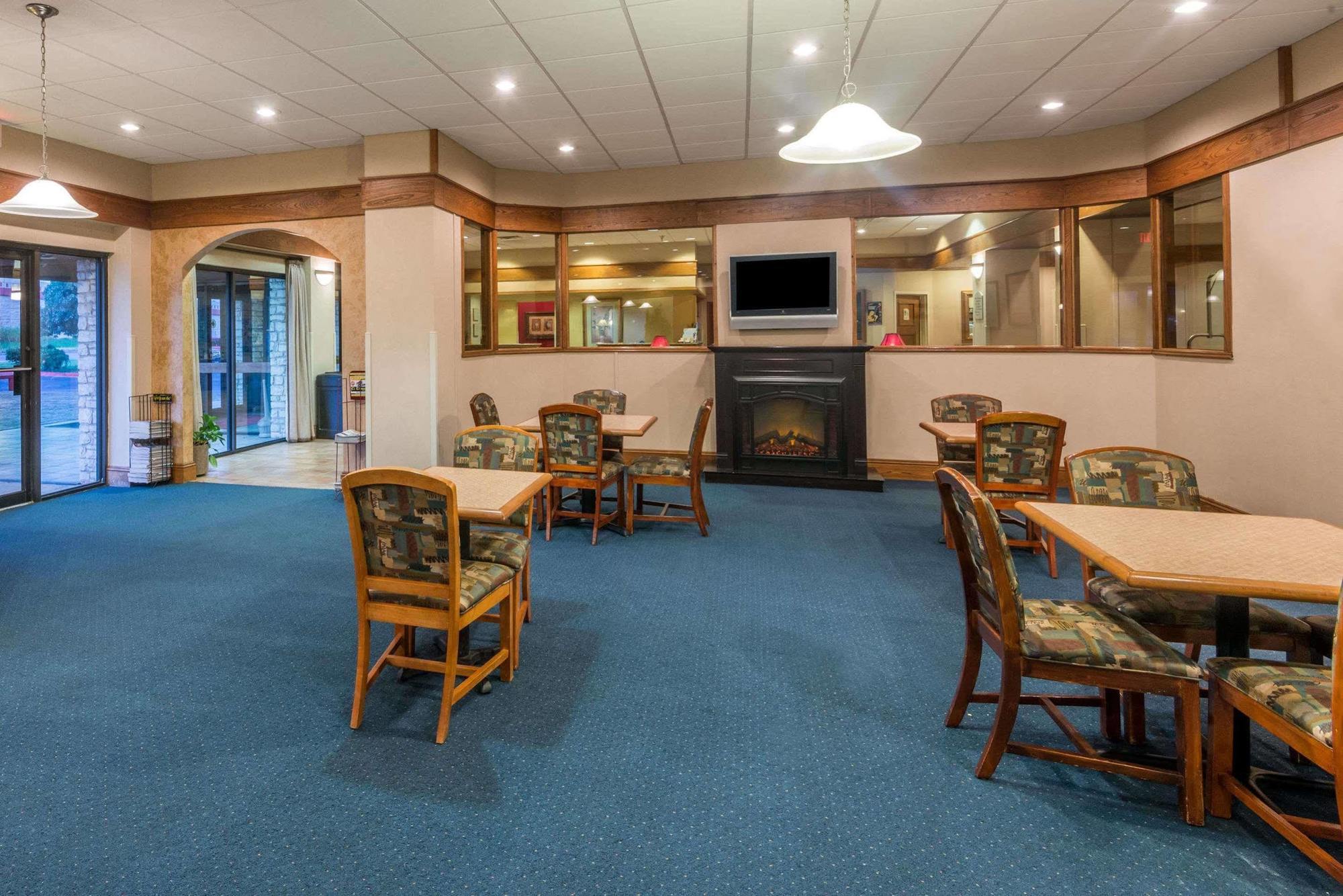 Ramada New Braunfels Hotel Bagian luar foto